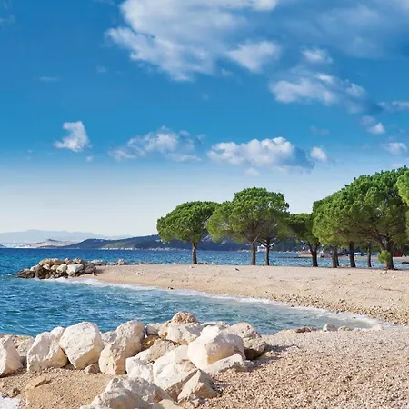 2 Bedroom Cozy In Daire Crikvenica