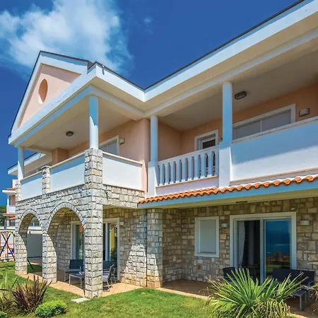2 Bedroom Cozy In Daire Crikvenica