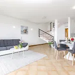 Apartamento 2 Bedroom Cozy In